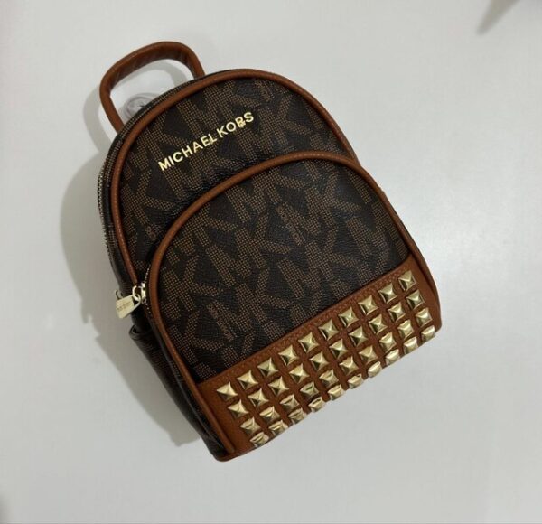 women backpack India